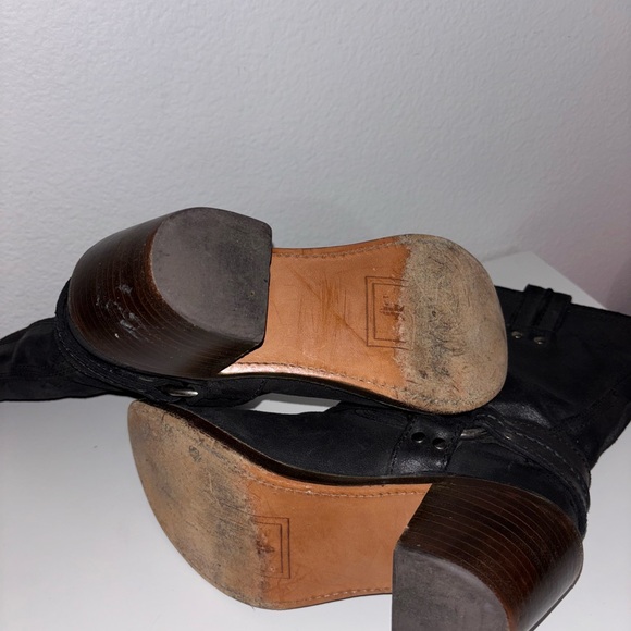 Frye Carmen Harness Boots Black Textured Leather Heel Moto Biker Size 6 B 77374 - Picture 8 of 8